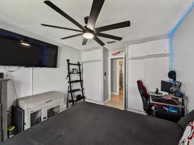 Продажа дома по адресу 1419 SE 1ST Way - фото 9345019