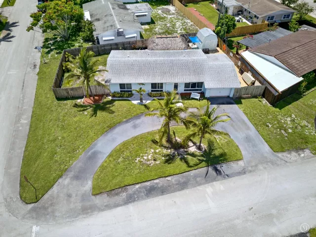 Продажа дома по адресу 1419 SE 1ST Way - фото 9345028