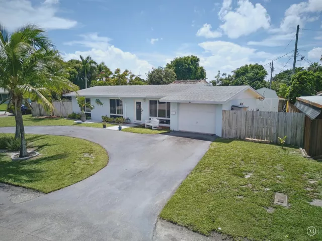 Продажа дома по адресу 1419 SE 1ST Way - фото 9345029