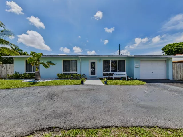 Продажа дома по адресу 1419 SE 1ST Way - фото 9345031