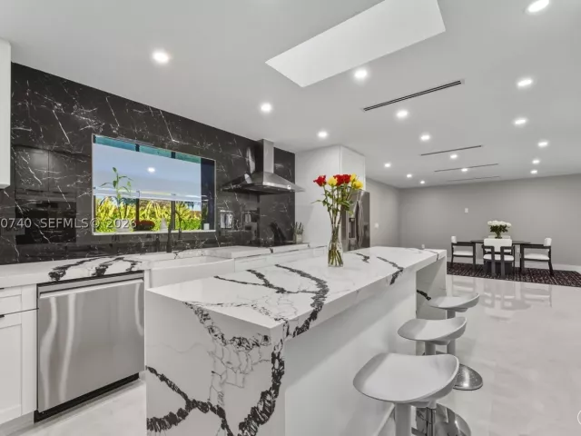 Продажа дома по адресу 2825 SW 79th Ct - фото 9282317