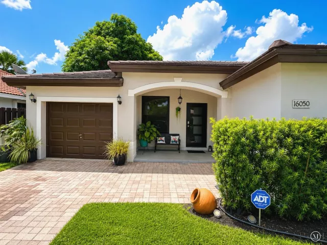 Продажа дома по адресу 16050 SW 101st Terrace - фото 9285067
