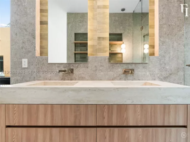 Продажа дома по адресу 1111 Alberca St - фото 9286208