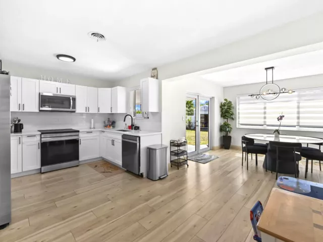 Продажа дома по адресу 1100 N 57TH Terrace - фото 9380823