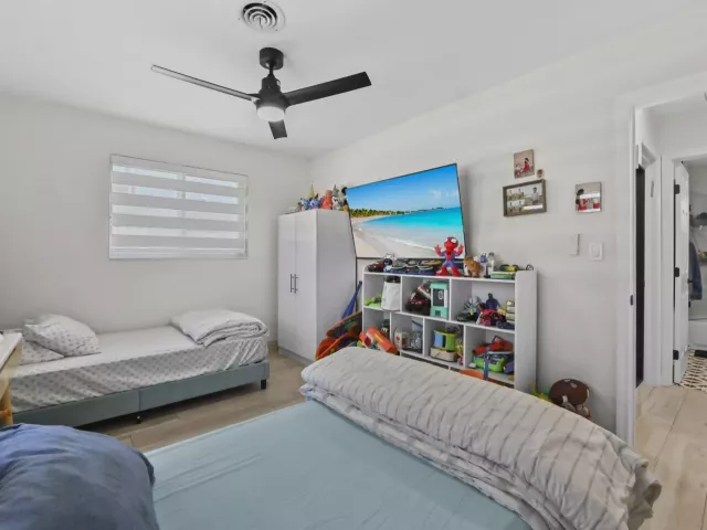 Продажа дома по адресу 1100 N 57TH Terrace - фото 9380828