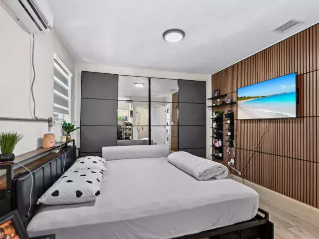 Продажа дома по адресу 1100 N 57TH Terrace - фото 9380833