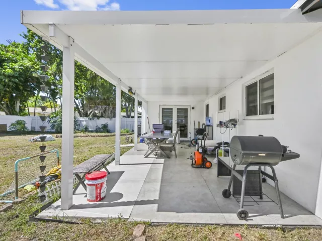 Продажа дома по адресу 1100 N 57TH Terrace - фото 9380836