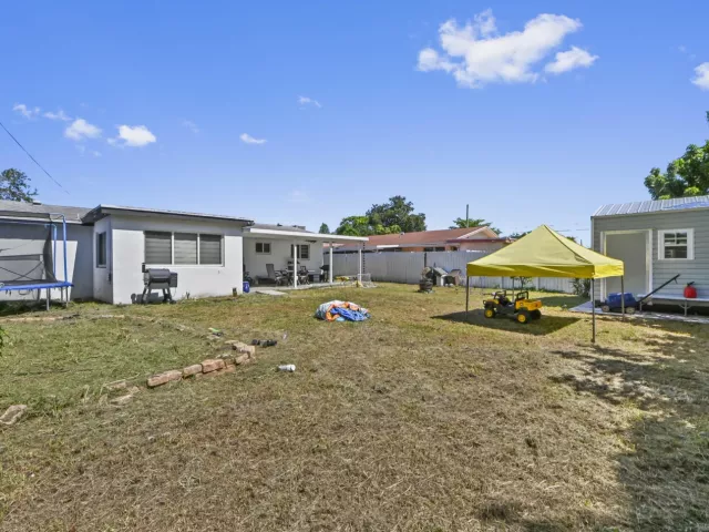 Продажа дома по адресу 1100 N 57TH Terrace - фото 9380839