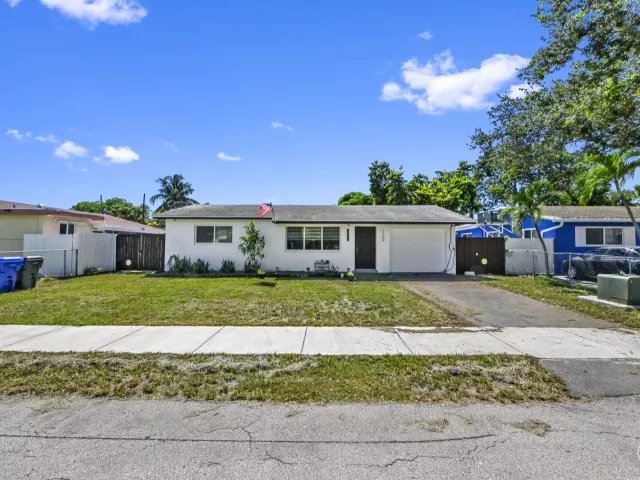 Продажа дома по адресу 1100 N 57TH Terrace - фото 9380815