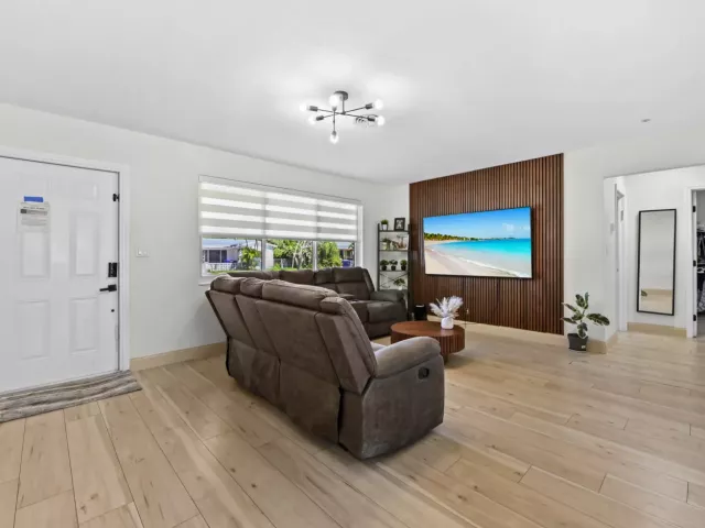 Продажа дома по адресу 1100 N 57TH Terrace - фото 9380818