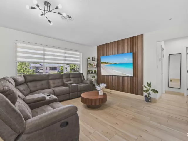 Продажа дома по адресу 1100 N 57TH Terrace - фото 9380819