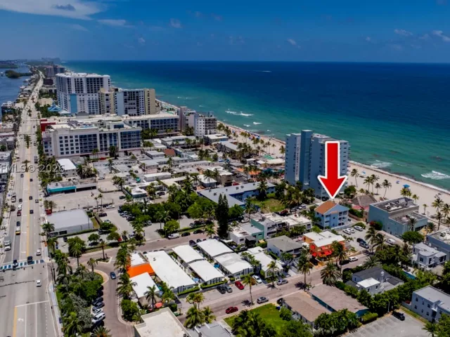 Продажа дома по адресу 311 N N Surf Rd - фото 9283071