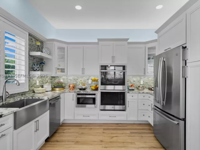 Продажа дома по адресу 311 N N Surf Rd - фото 9283078