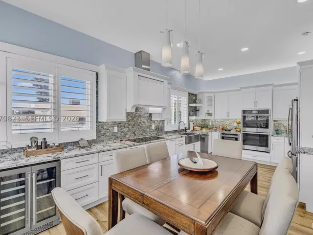 Продажа дома по адресу 311 N N Surf Rd - фото 9283082