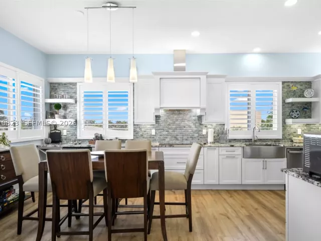 Продажа дома по адресу 311 N N Surf Rd - фото 9283084