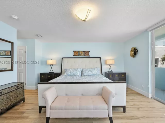 Продажа дома по адресу 311 N N Surf Rd - фото 9283088