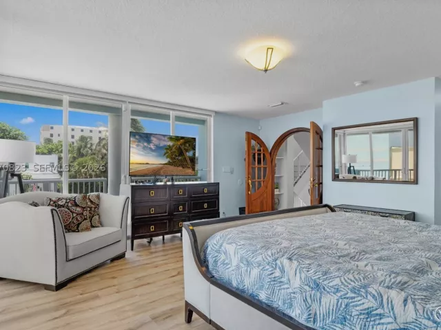 Продажа дома по адресу 311 N N Surf Rd - фото 9283095