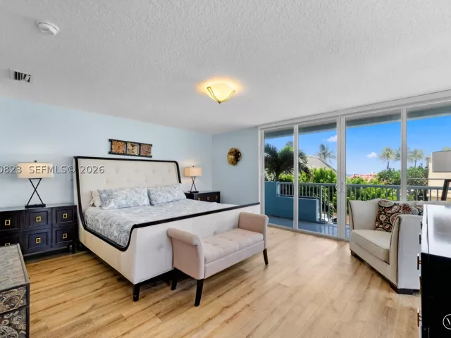 Продажа дома по адресу 311 N N Surf Rd - фото 9283096