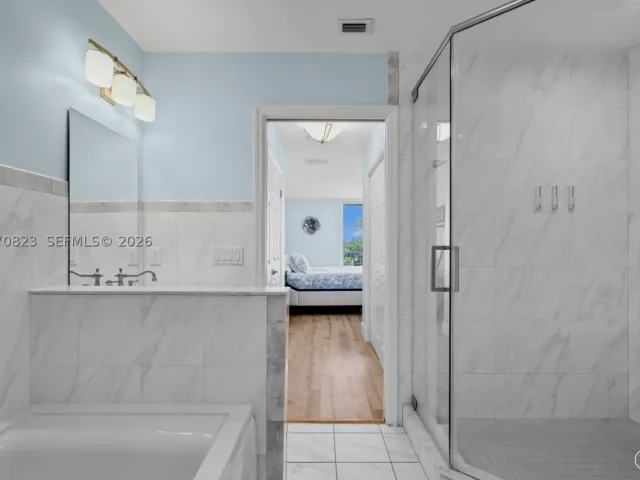 Продажа дома по адресу 311 N N Surf Rd - фото 9283099