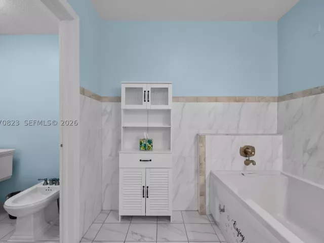 Продажа дома по адресу 311 N N Surf Rd - фото 9283101