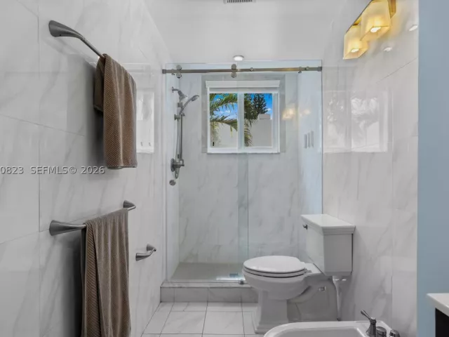 Продажа дома по адресу 311 N N Surf Rd - фото 9283106
