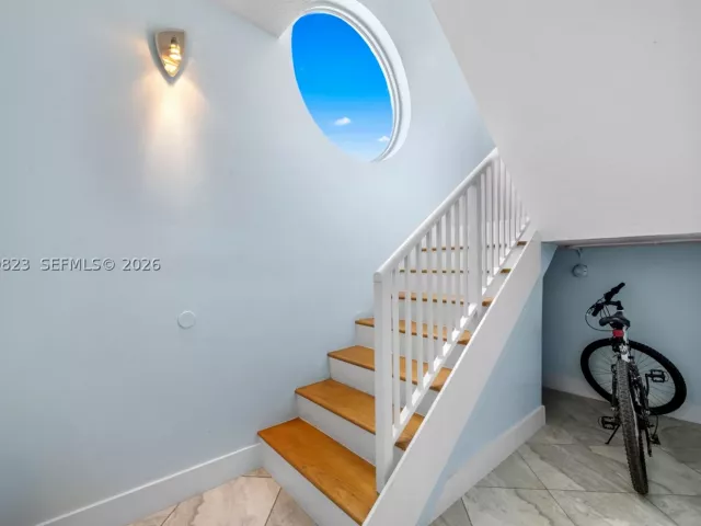 Продажа дома по адресу 311 N N Surf Rd - фото 9283107