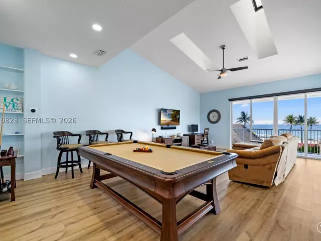 Продажа дома по адресу 311 N N Surf Rd - фото 9283061