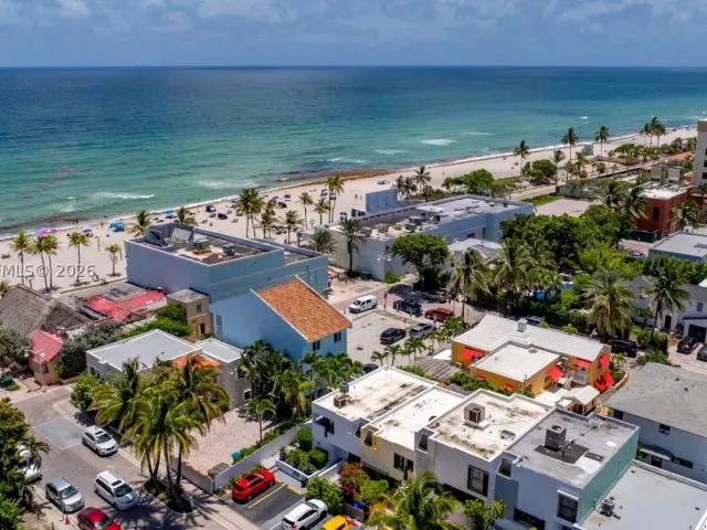 Продажа дома по адресу 311 N N Surf Rd - фото 9283126