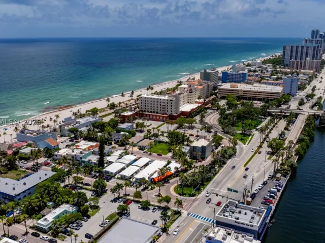 Продажа дома по адресу 311 N N Surf Rd - фото 9283127