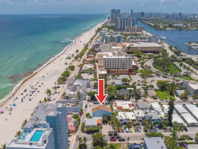Продажа дома по адресу 311 N N Surf Rd - фото 9283128