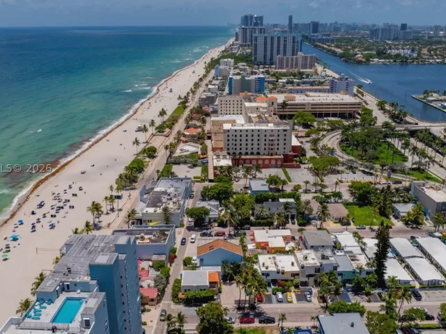 Продажа дома по адресу 311 N N Surf Rd - фото 9283129