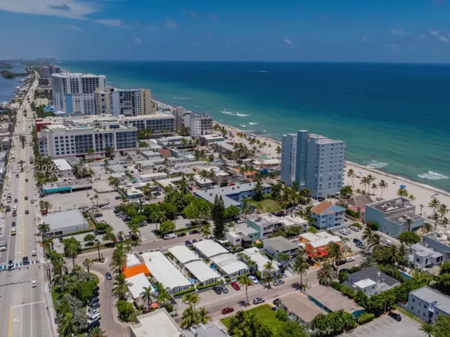 Продажа дома по адресу 311 N N Surf Rd - фото 9283131