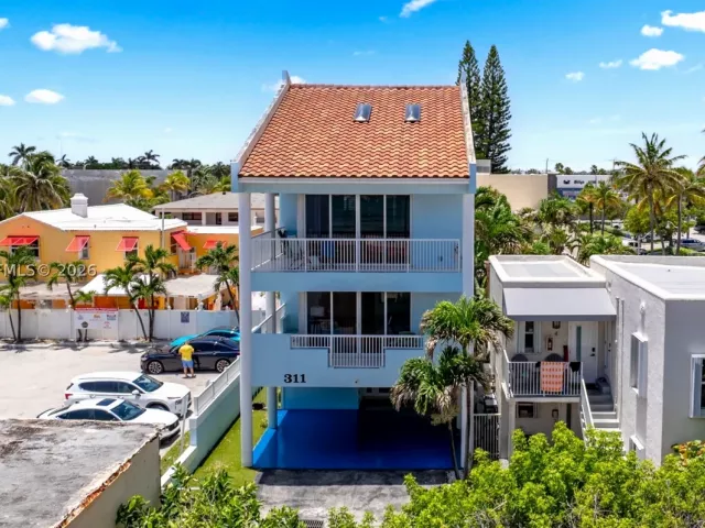 Продажа дома по адресу 311 N N Surf Rd - фото 9283135
