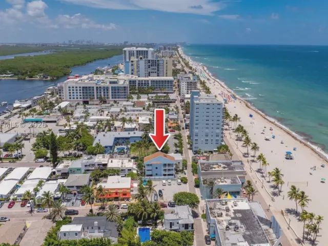 Продажа дома по адресу 311 N N Surf Rd - фото 9283067
