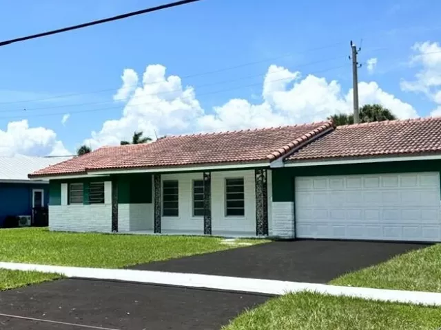 Продажа дома по адресу 3633 NE 6TH Drive - фото 9282865