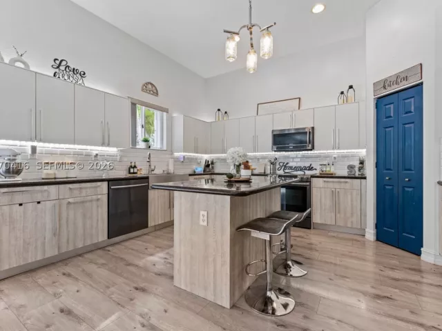Продажа дома по адресу 2006 NE 38th Rd - фото 9285705