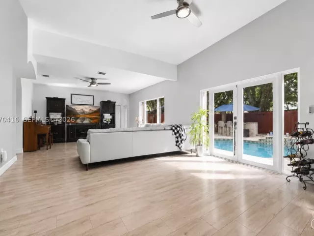 Продажа дома по адресу 2006 NE 38th Rd - фото 9285708