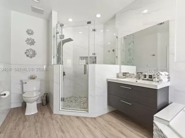 Продажа дома по адресу 2006 NE 38th Rd - фото 9285730