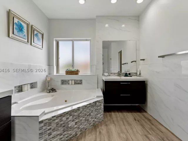 Продажа дома по адресу 2006 NE 38th Rd - фото 9285731