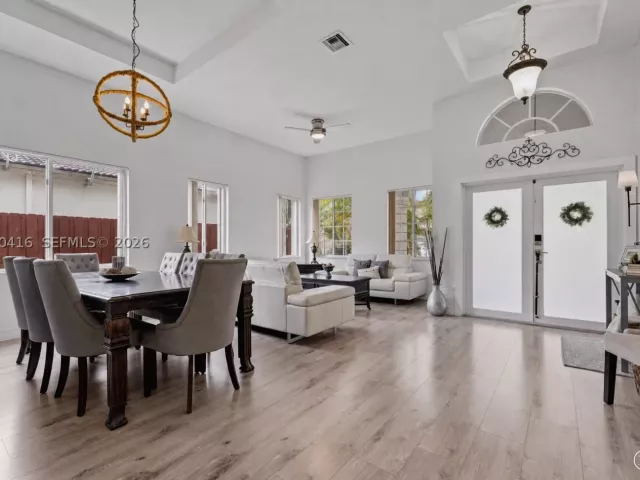 Продажа дома по адресу 2006 NE 38th Rd - фото 9285700