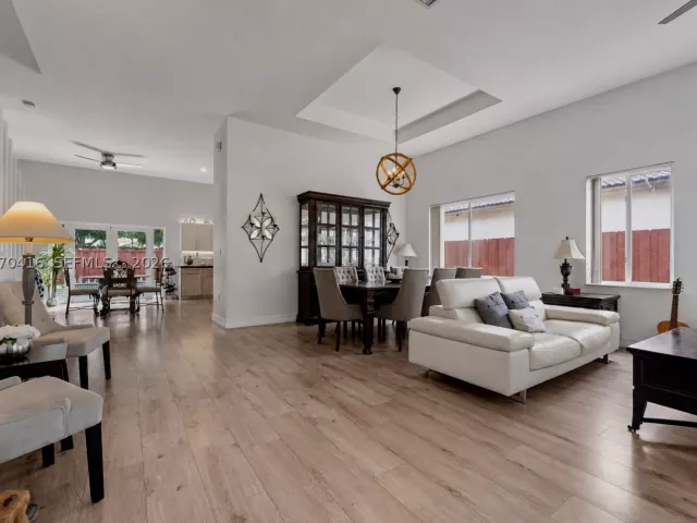 Продажа дома по адресу 2006 NE 38th Rd - фото 9285701