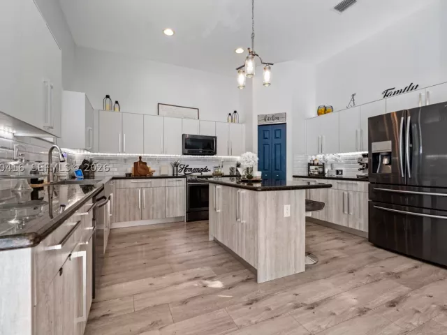 Продажа дома по адресу 2006 NE 38th Rd - фото 9285704