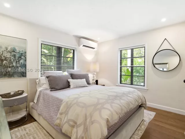Продажа дома по адресу 1140 Asturia Ave - фото 9292142