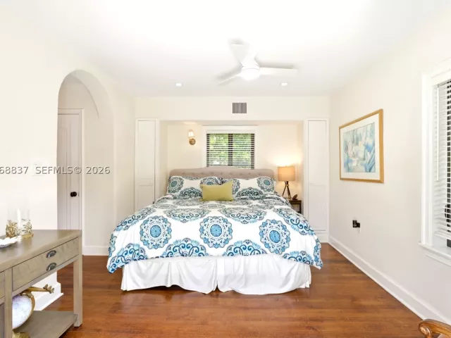 Продажа дома по адресу 1140 Asturia Ave - фото 9292144