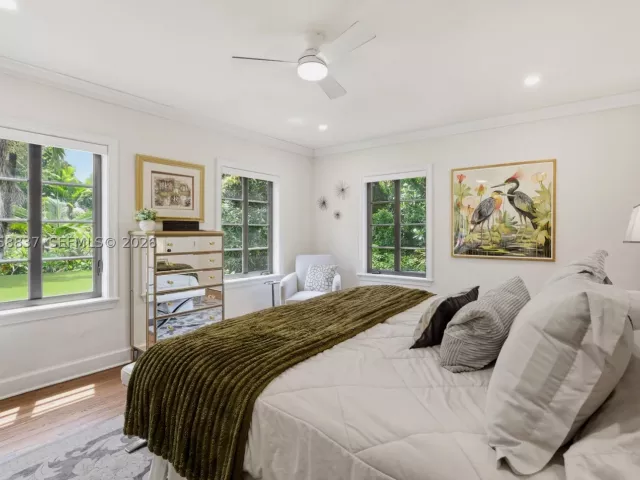 Продажа дома по адресу 1140 Asturia Ave - фото 9292149