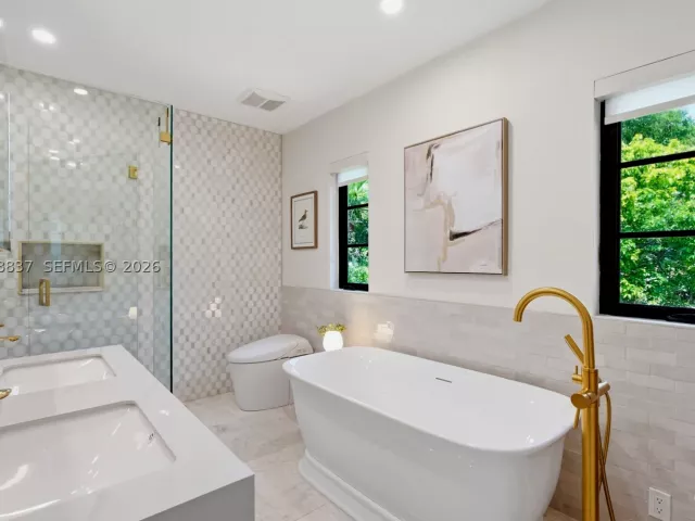 Продажа дома по адресу 1140 Asturia Ave - фото 9292150