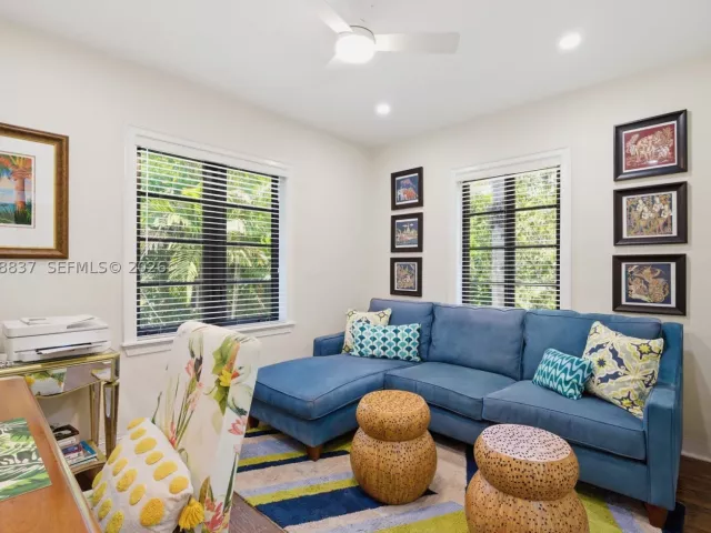Продажа дома по адресу 1140 Asturia Ave - фото 9292153