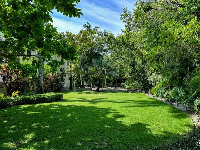 Продажа дома по адресу 1140 Asturia Ave - фото 9292130