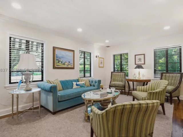 Продажа дома по адресу 1140 Asturia Ave - фото 9292133