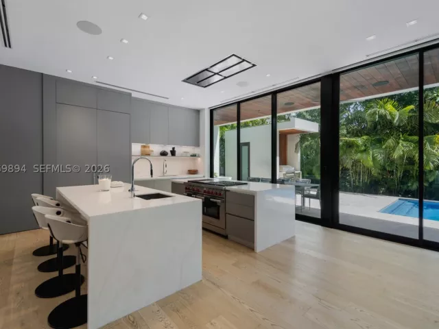 Продажа дома по адресу 6015 N Bay Rd - фото 9286140